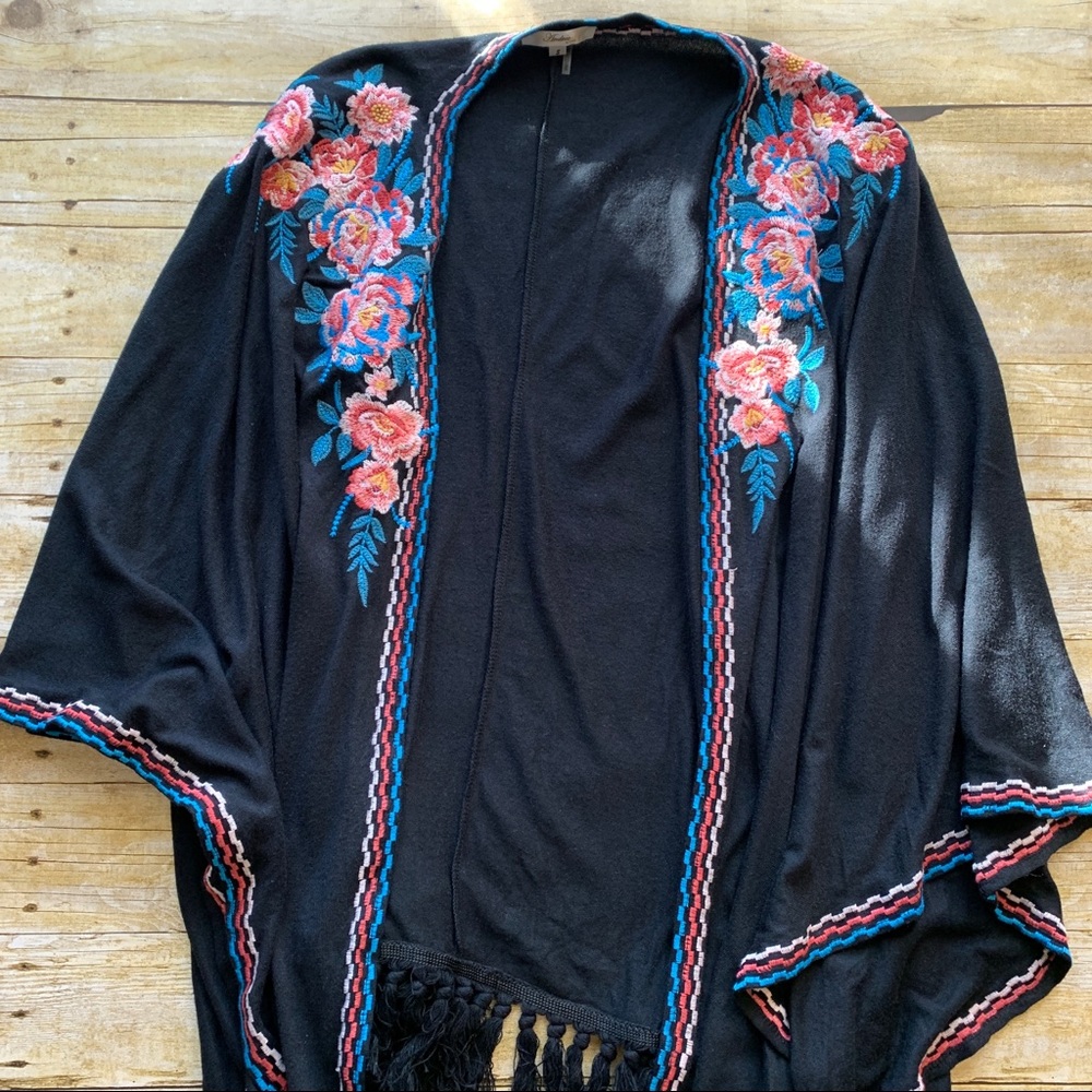 NWOT Andree by Unit Black Embroidered Floral Shawl